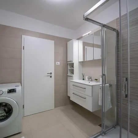 Appartamento Sanja - Two Bedroom With Terrace And Sea View Abbazia